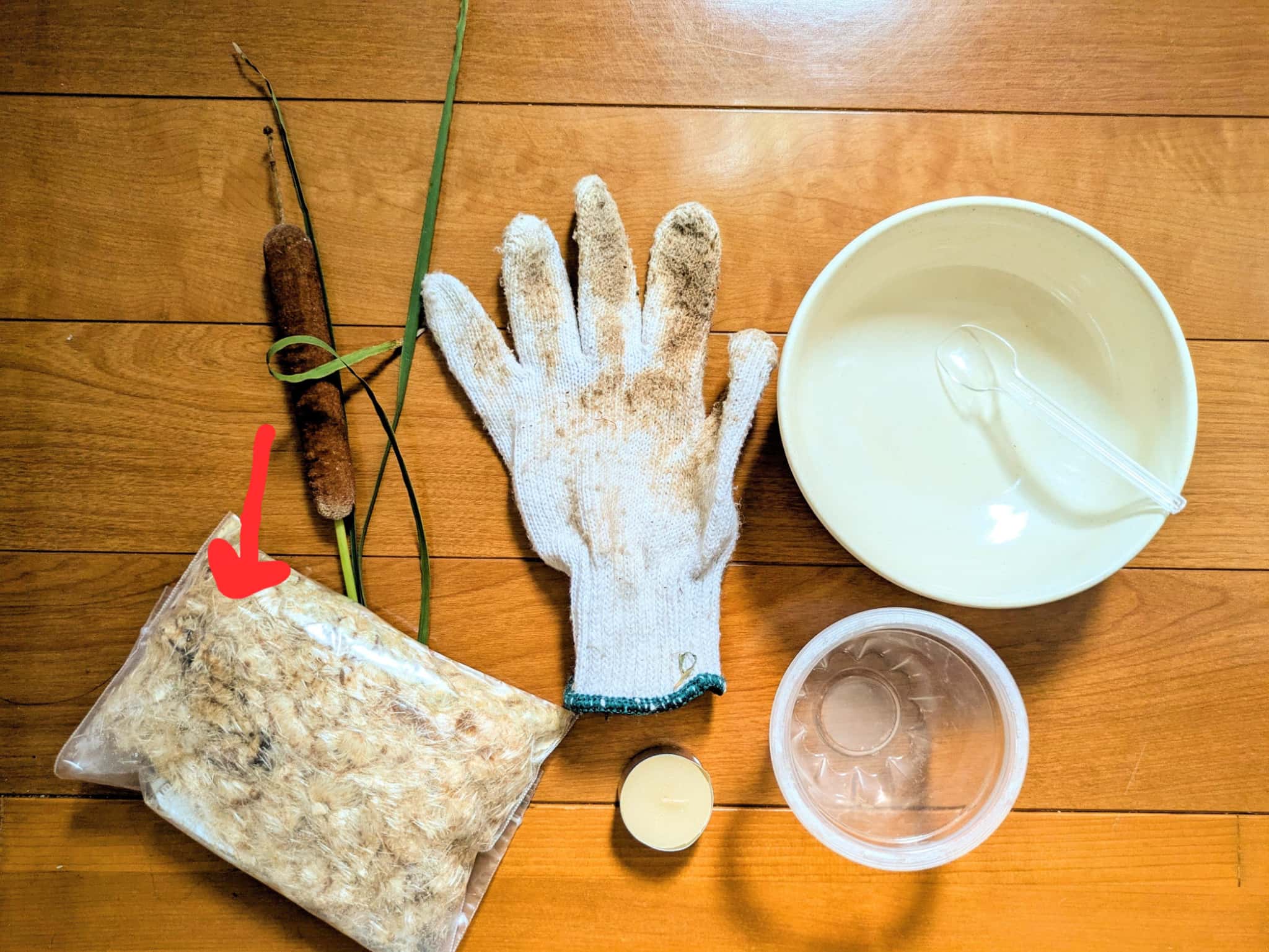 ガマの穂やロウソクなどの材料と道具
