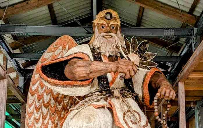 八朔祭の大造り物と青空
