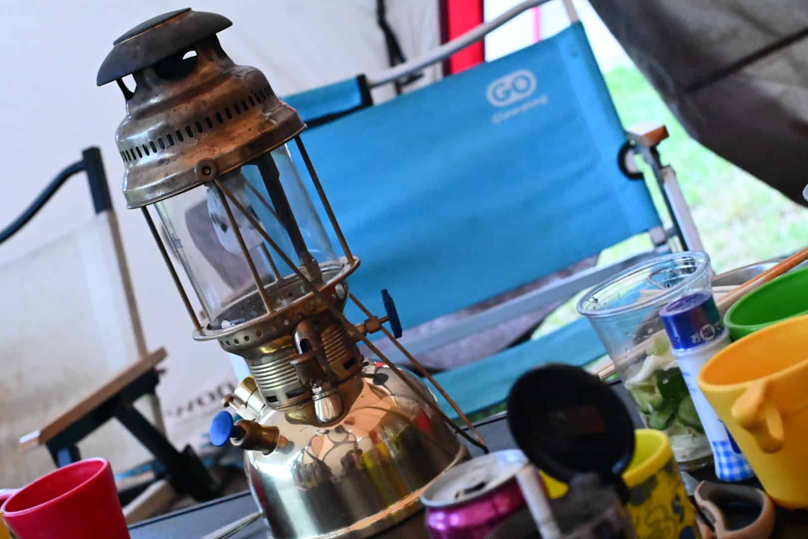 使い込まれたペトロマックスHK500の真鍮の輝き