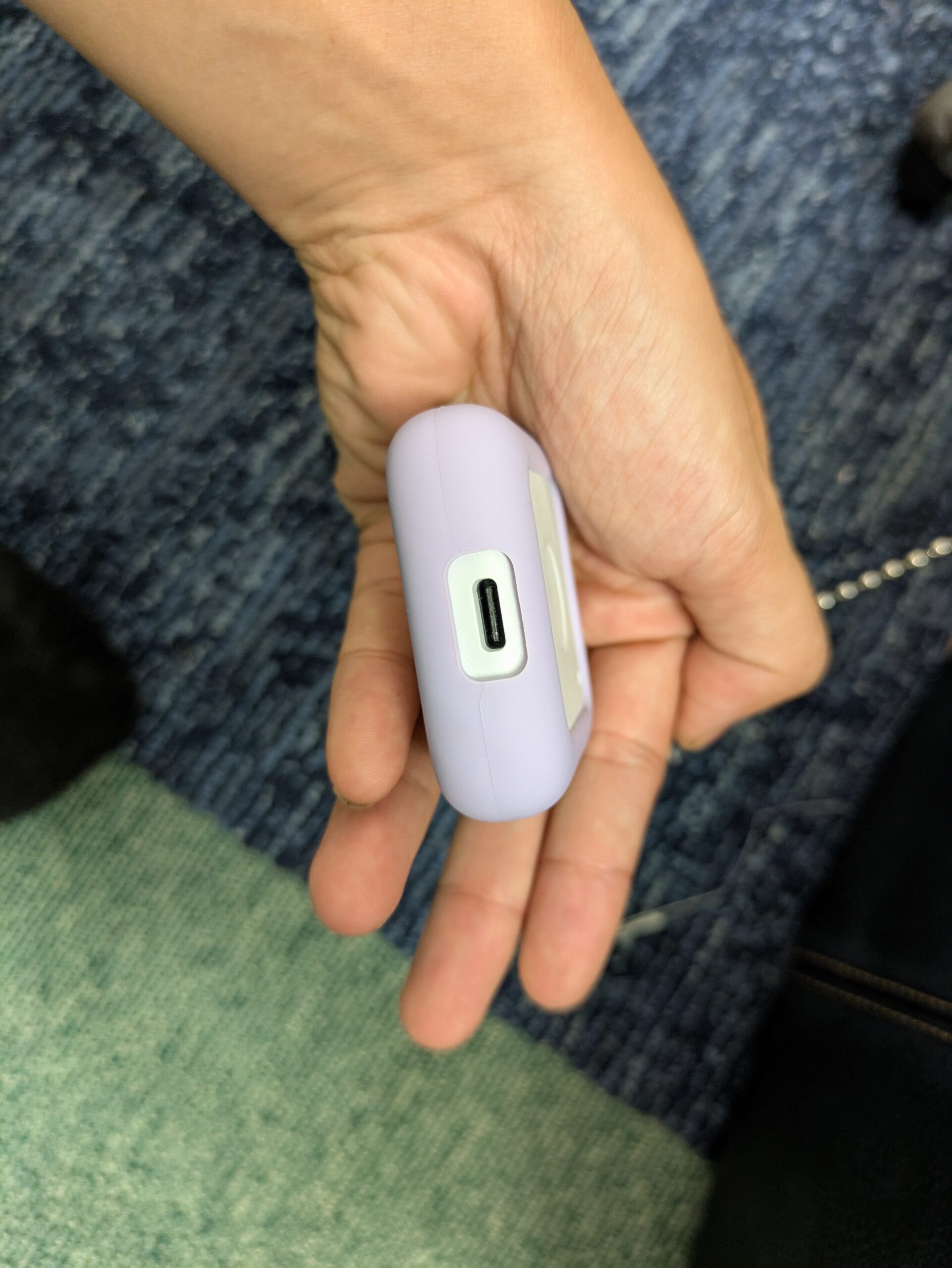 まもサーチ3本体とUSB Type-C充電ケーブル