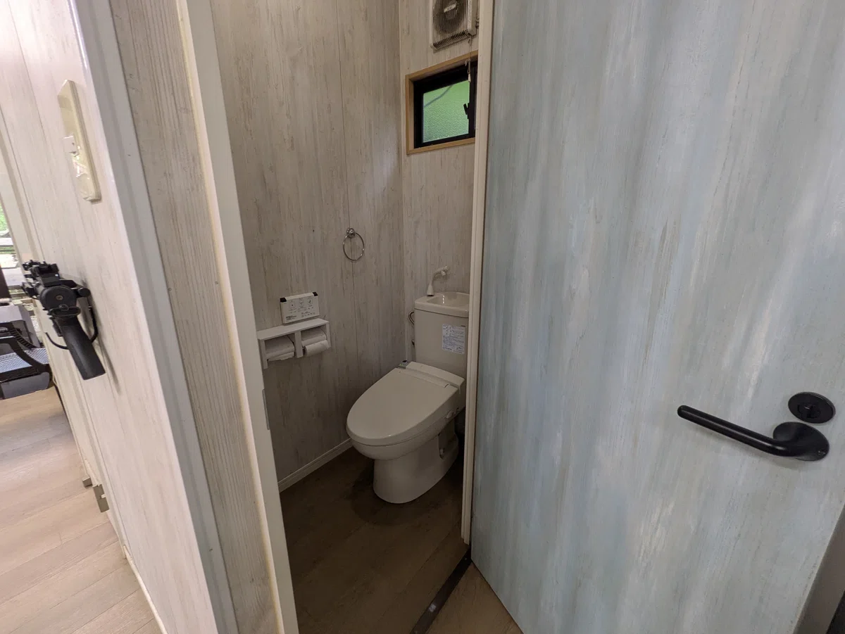 第二トイレ内部
