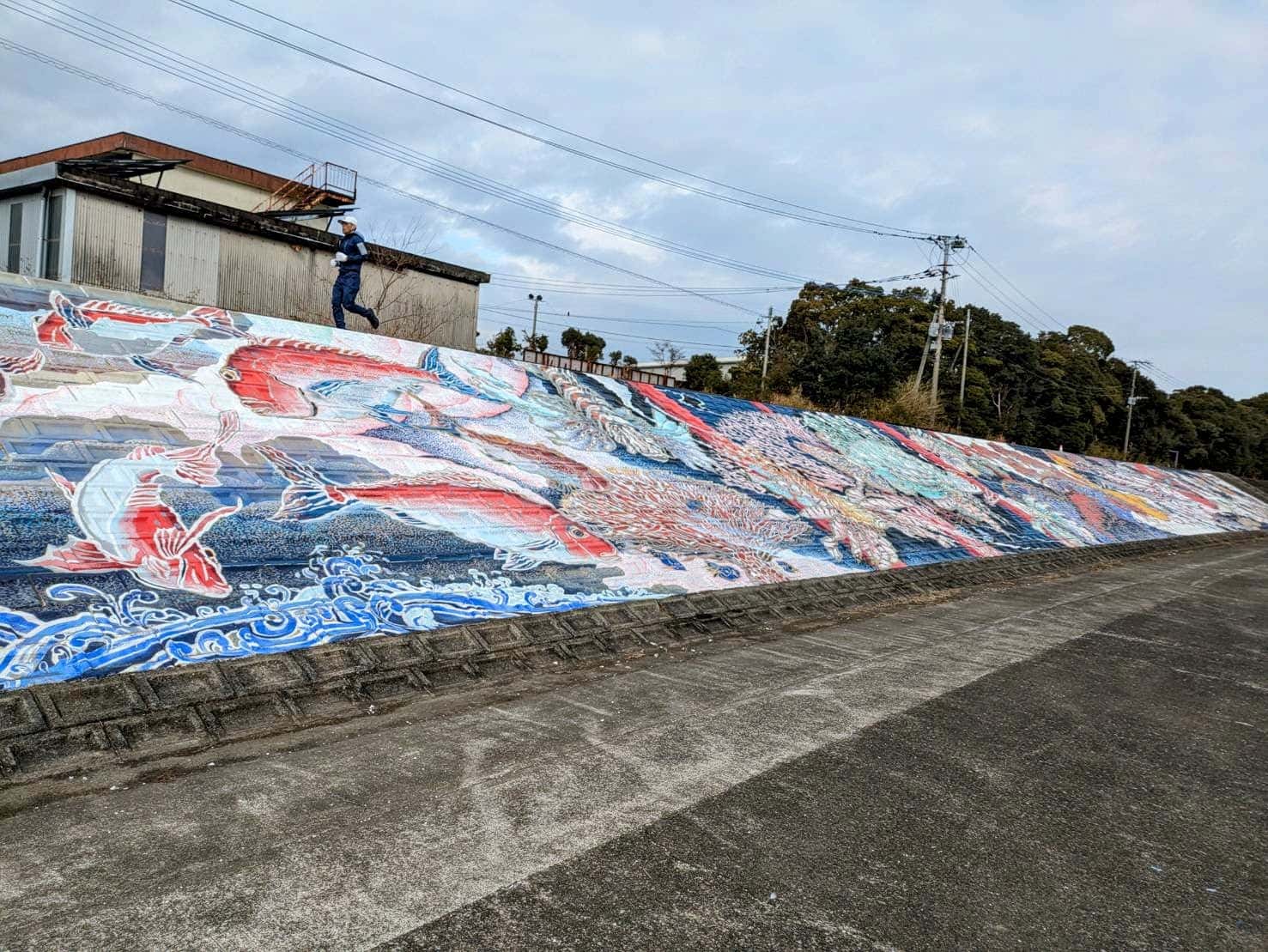 竜宮図に描かれたカラフルな魚たち