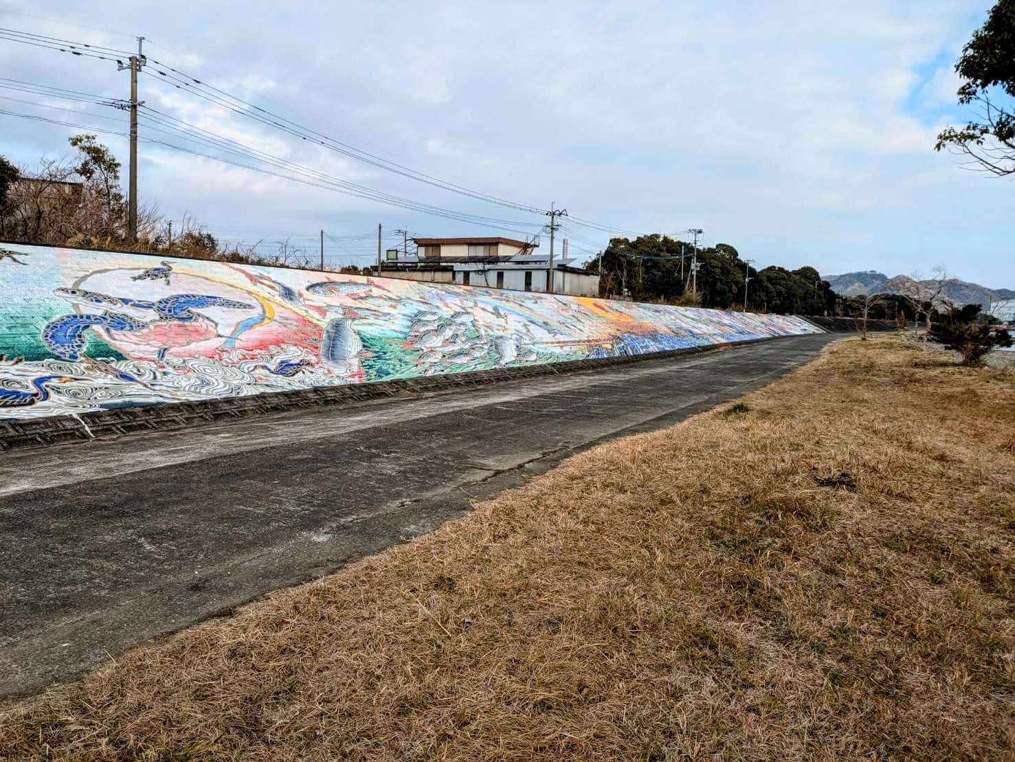 番匠川の河川敷に広がる佐伯州浜竜宮図の全体像