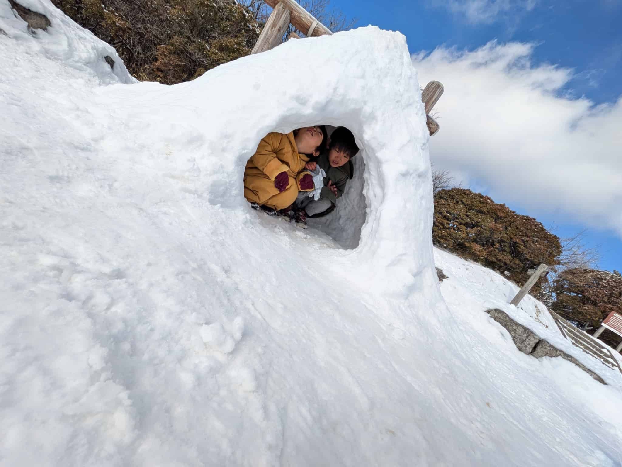雪遊び かまくら