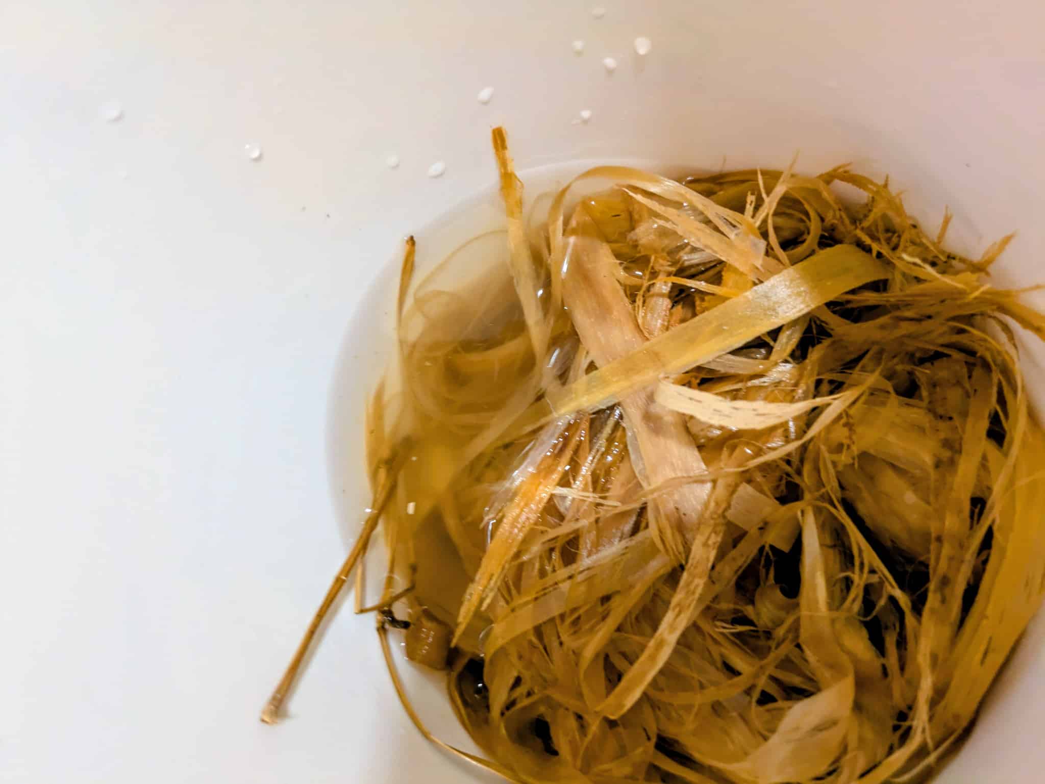 熱湯で洗っている様子