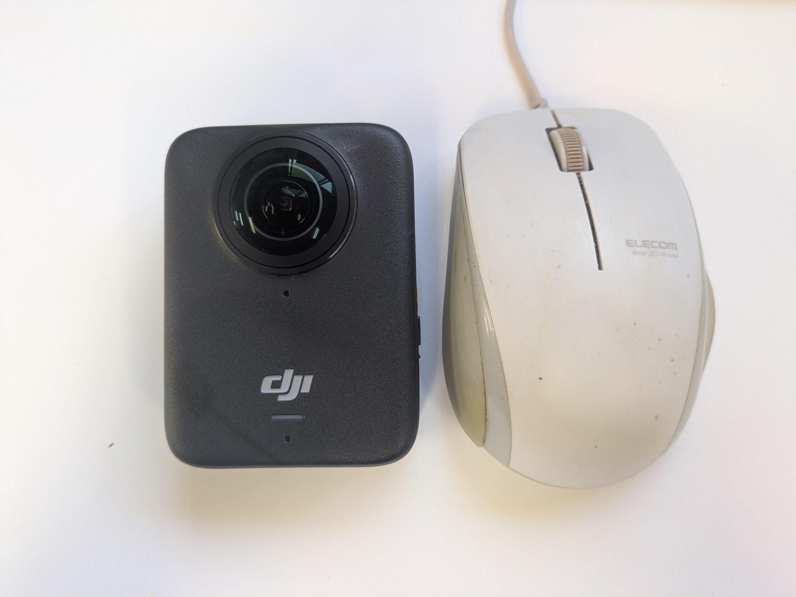 マウスと同じくらいの大きさのDJI Osmo 360