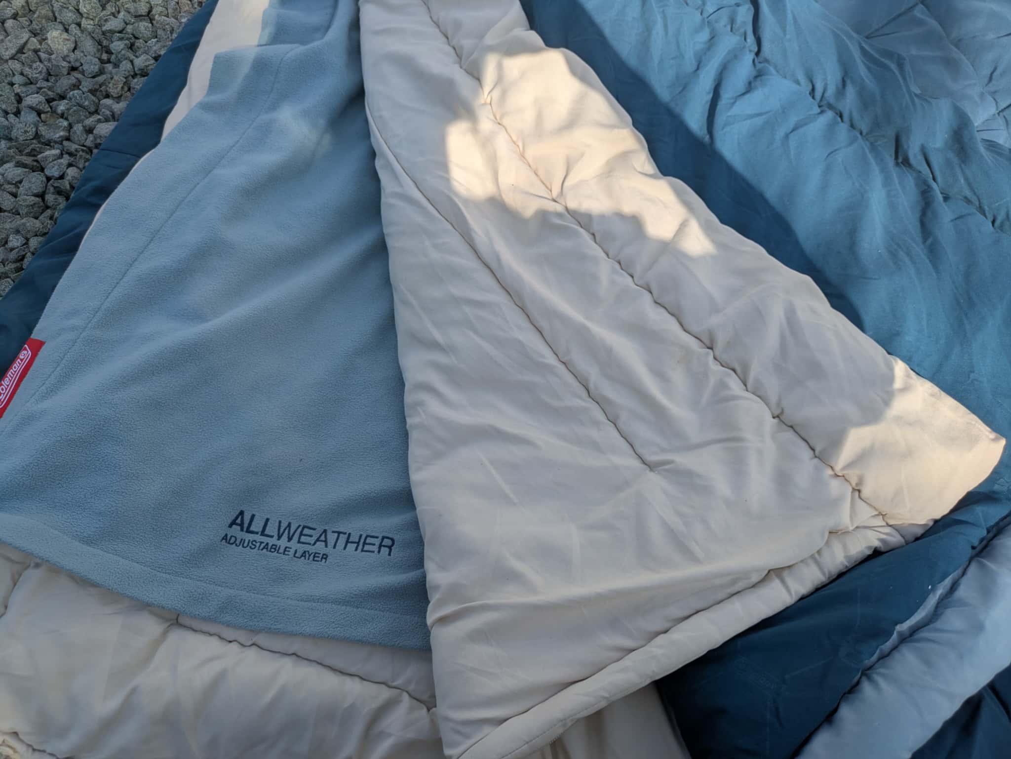 キャンプの夜が変わる！失敗しない寝袋の選び方と愛用ギアの徹底レビュー