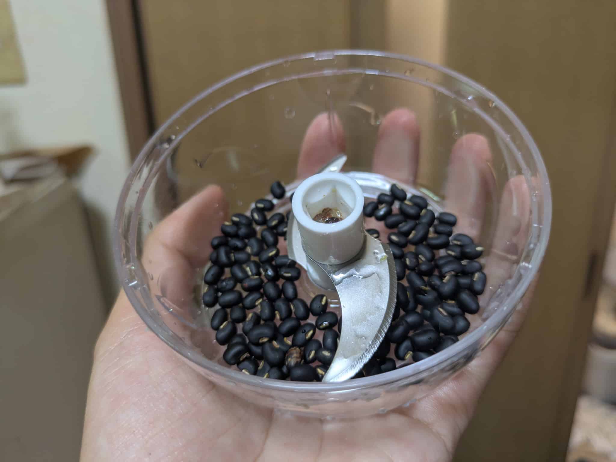 ハンドプロセッサーで粉砕する