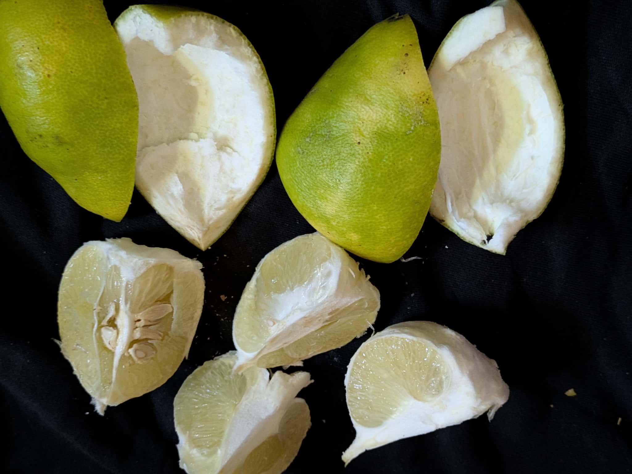 四等分にしたパール柑