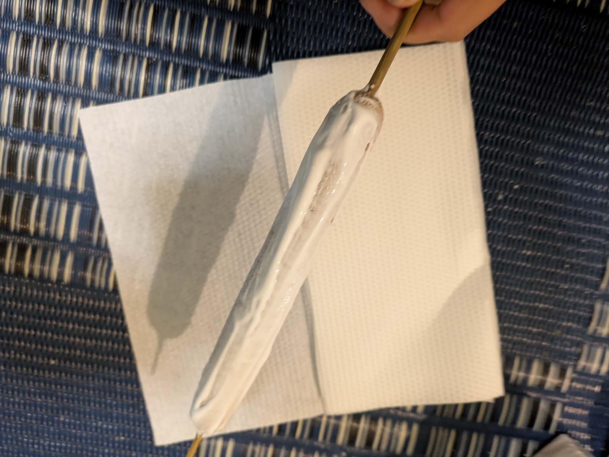 ボンドを塗り広げる