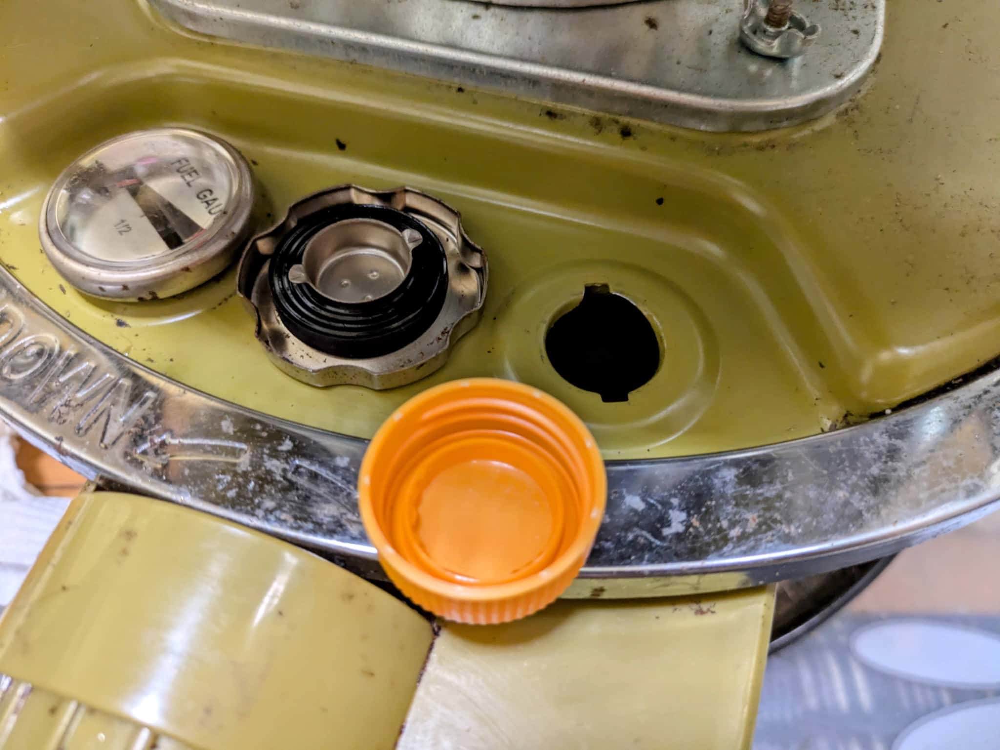 パセコストーブの給油口