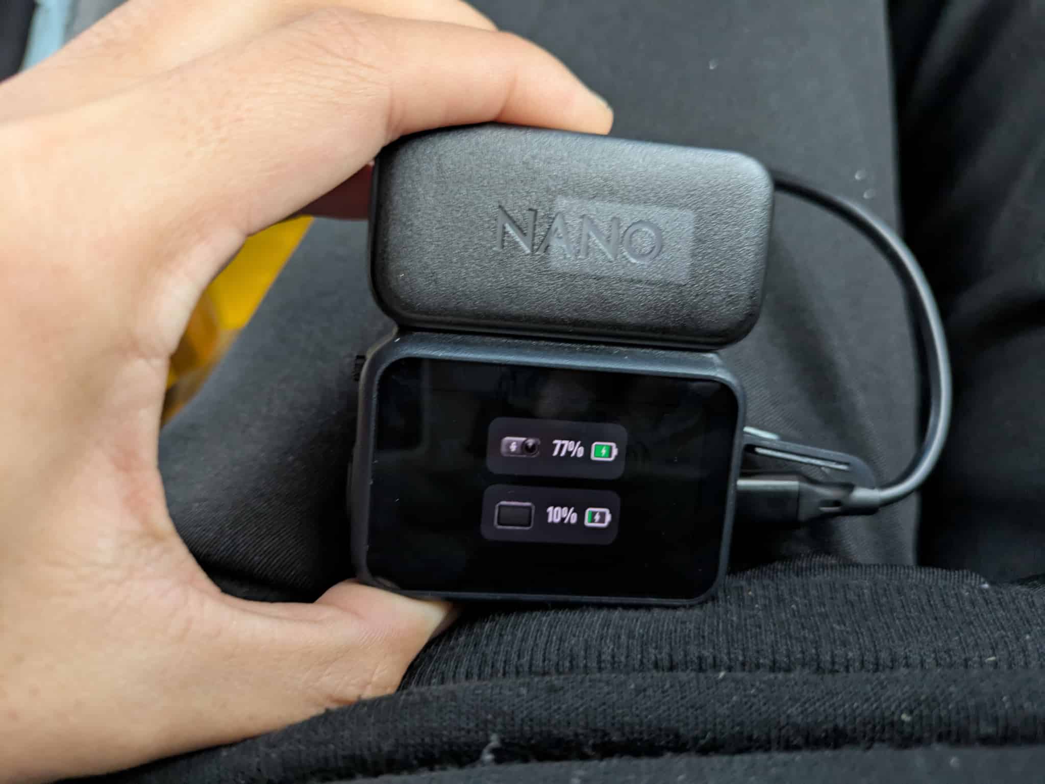 充電中のOsmo Nanoケース