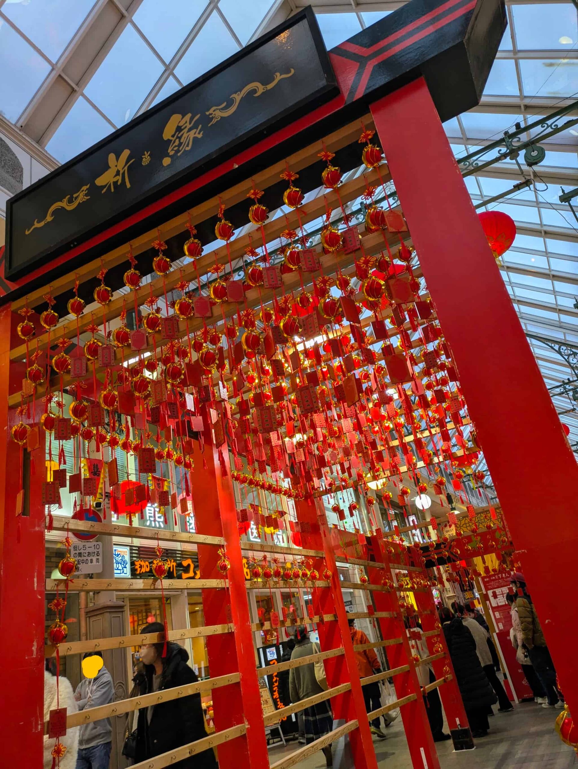 奉納されたランタン