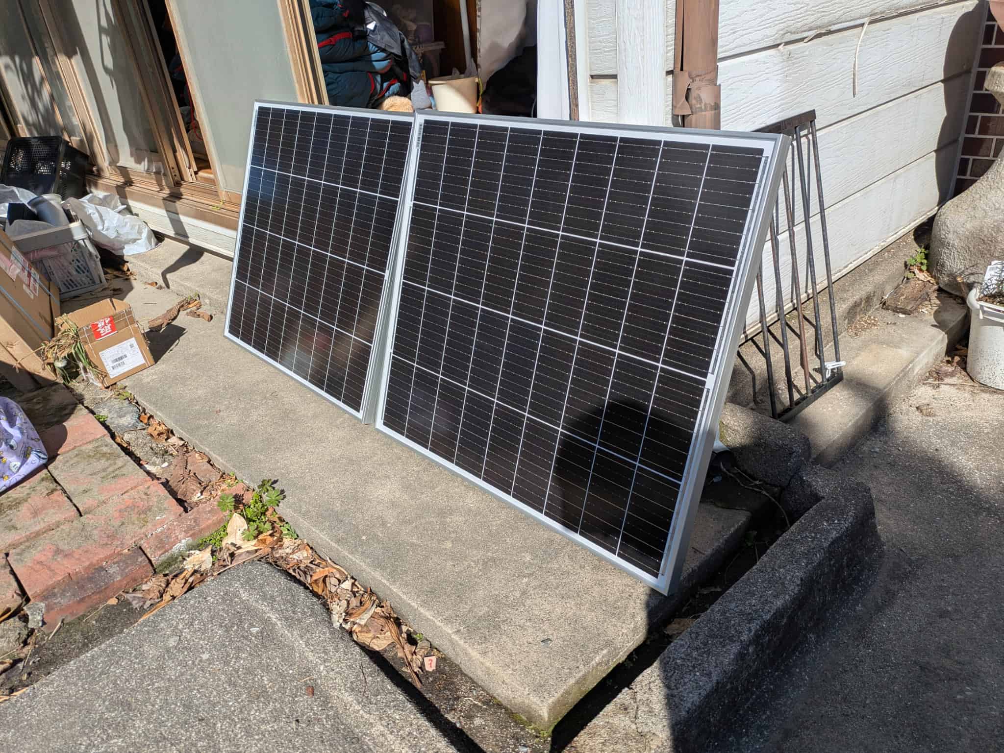 縁側に設置する富士倉のソーラーパネル