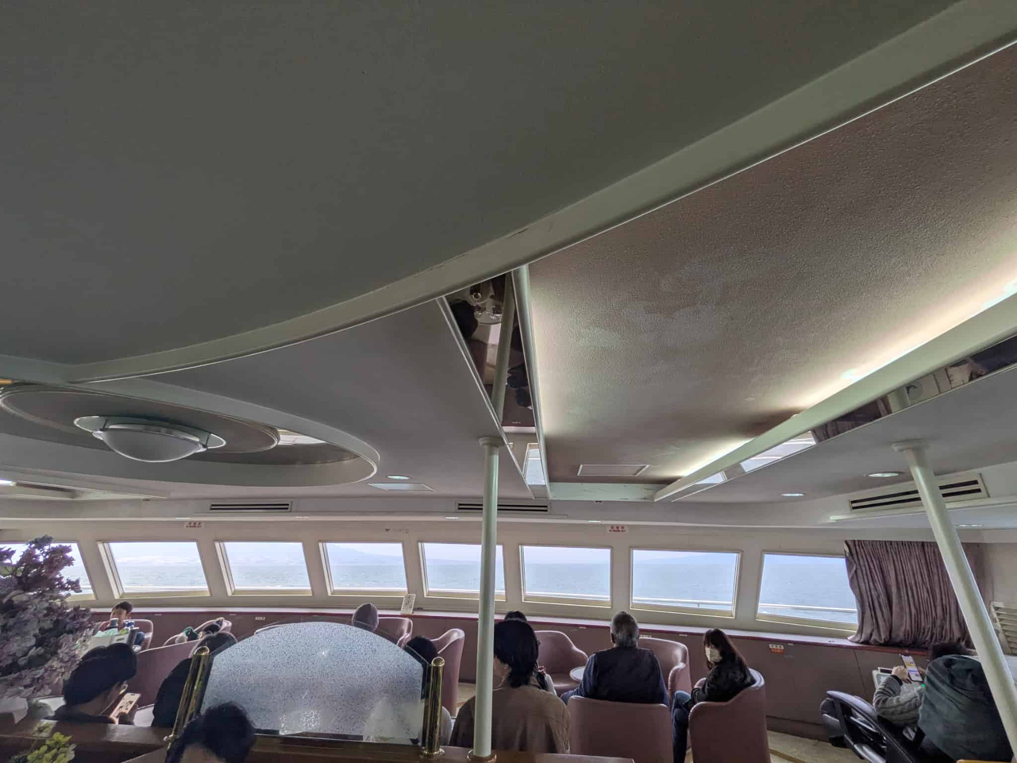 売店より前の客席