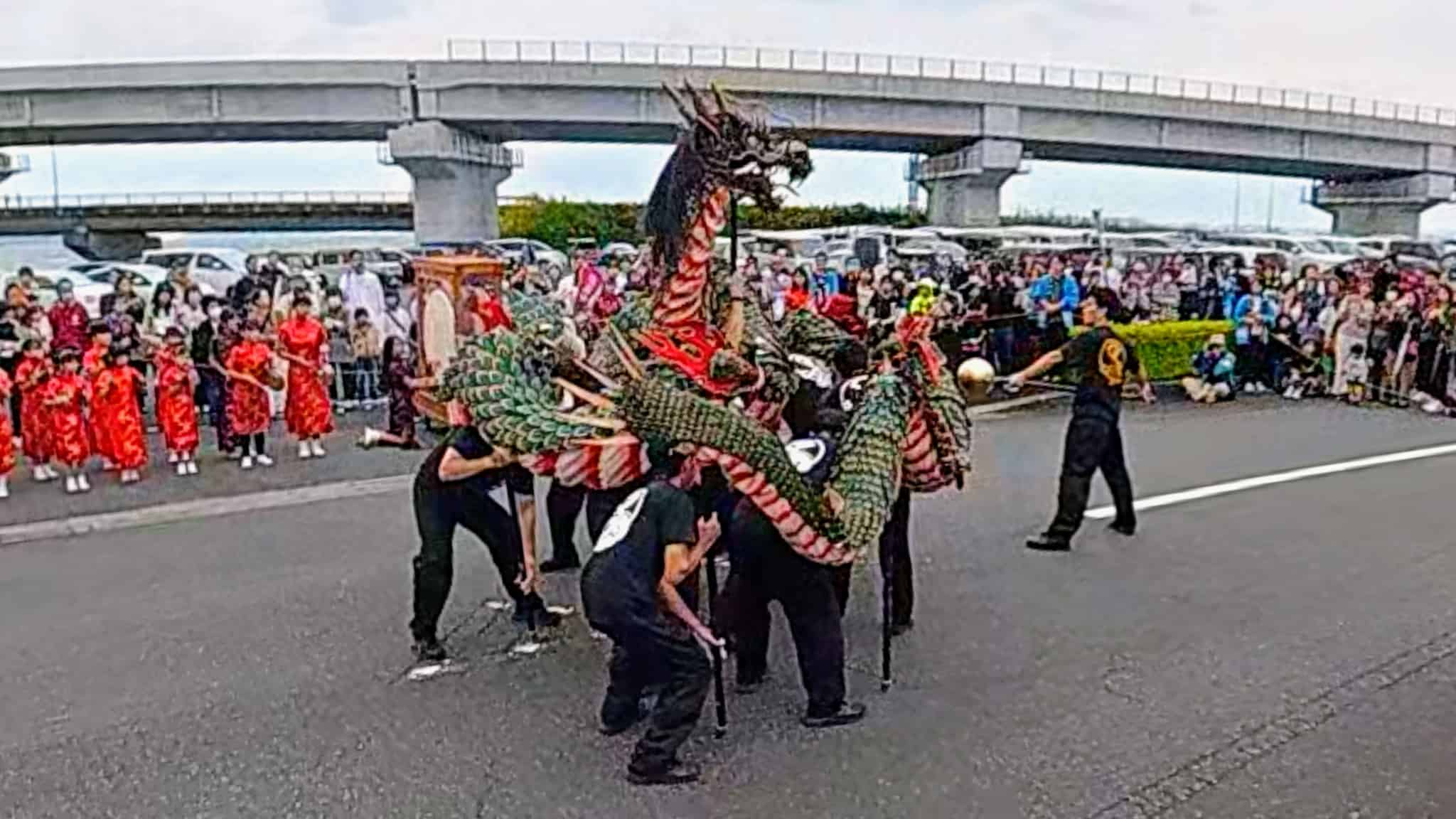 松浦水軍まつりで披露される迫力満点の蛇踊り