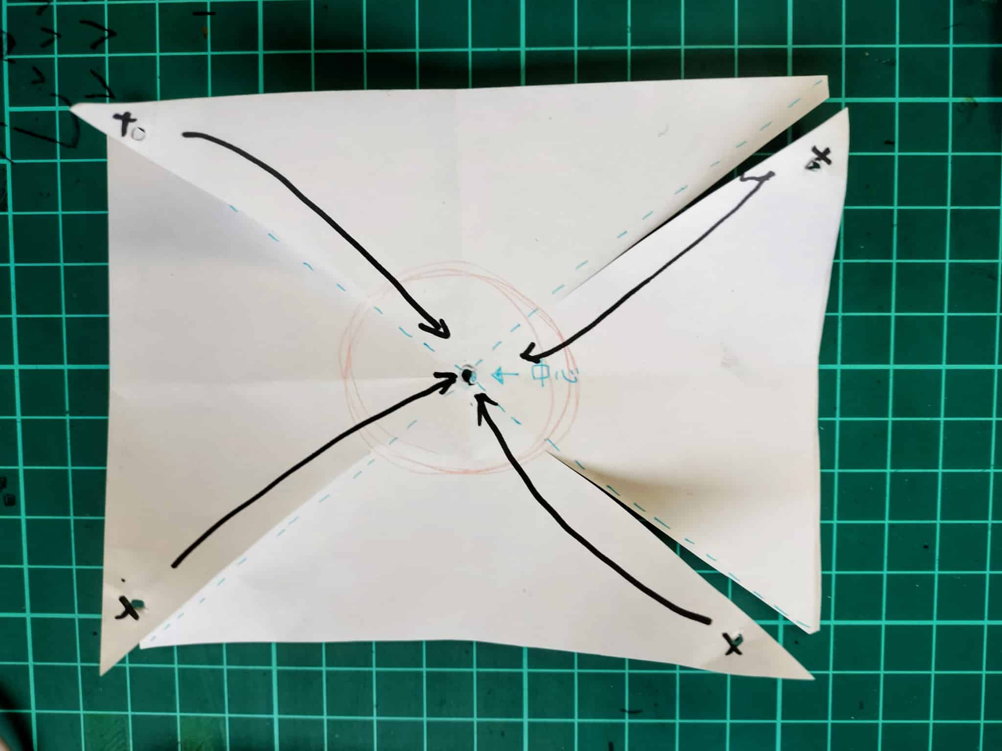 紙で切り込みの見本を示した図