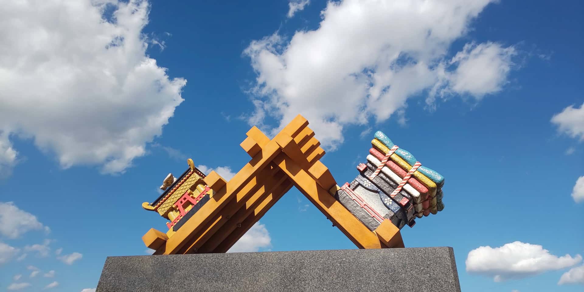 トンテントン祭りの神輿と団車