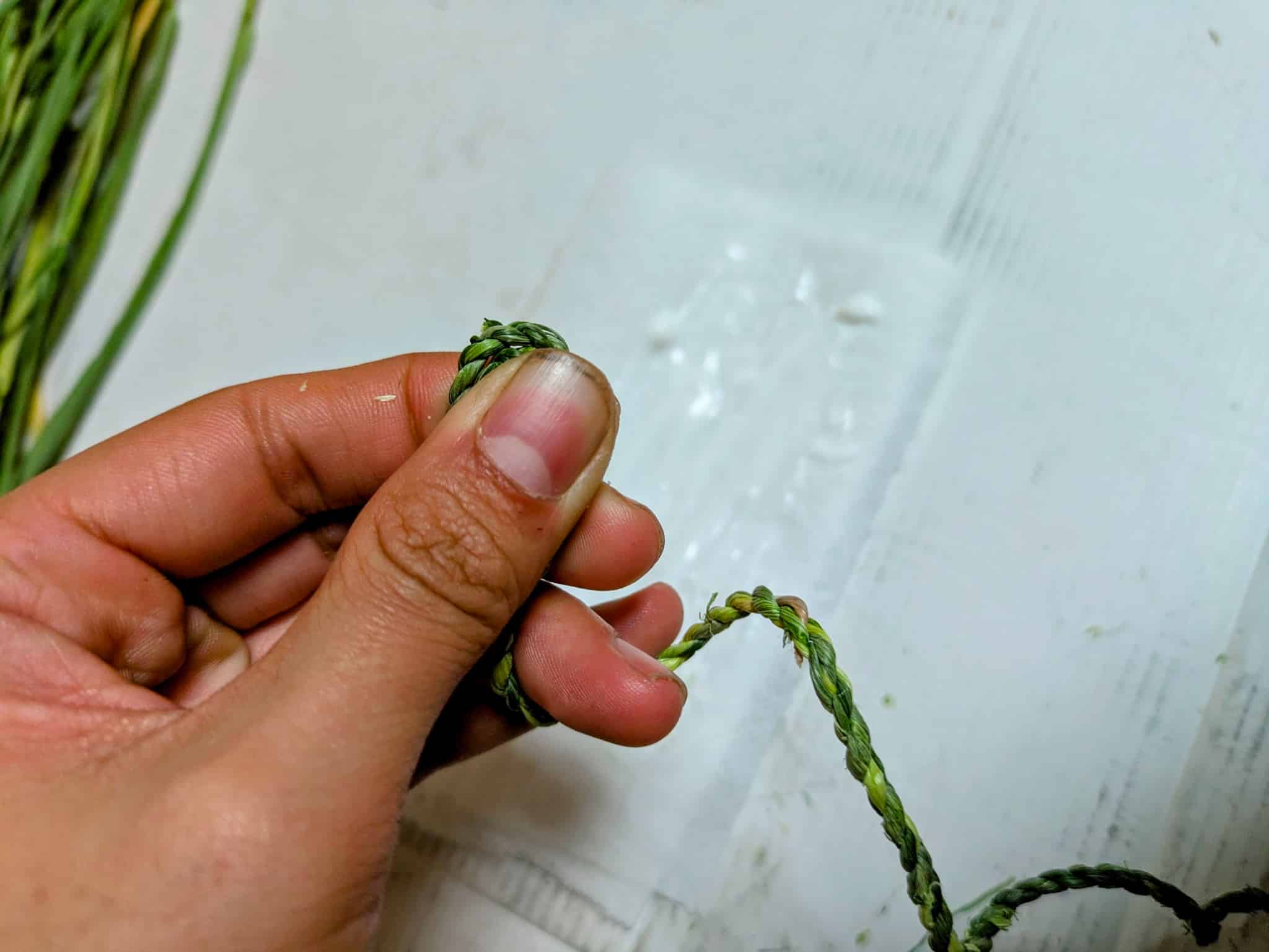 中心からボンドを塗る